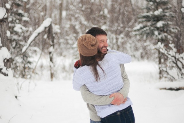 winter engagement photos in anchorage